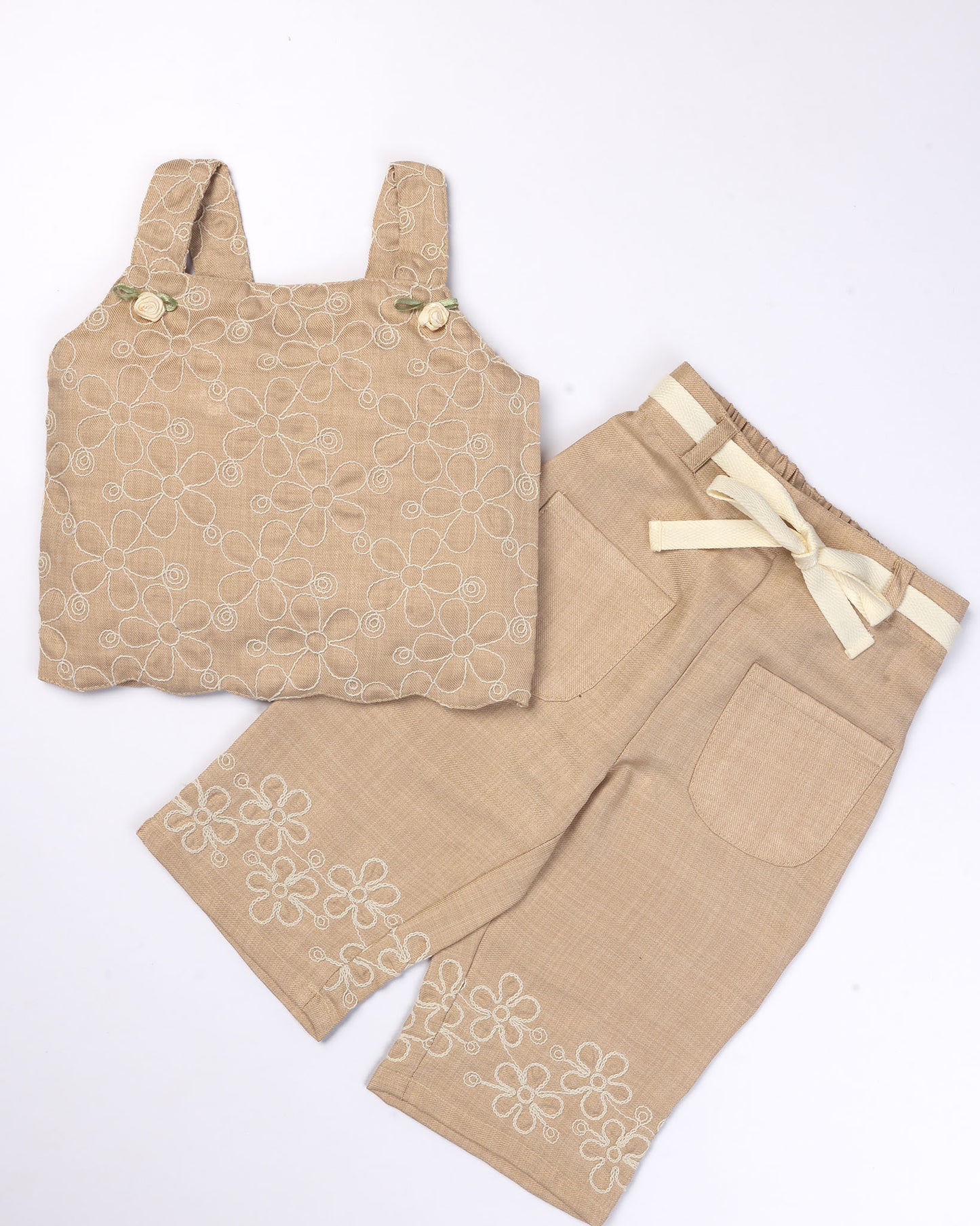 Linen Flower Embroidered Crop Top & 3/4 Pants