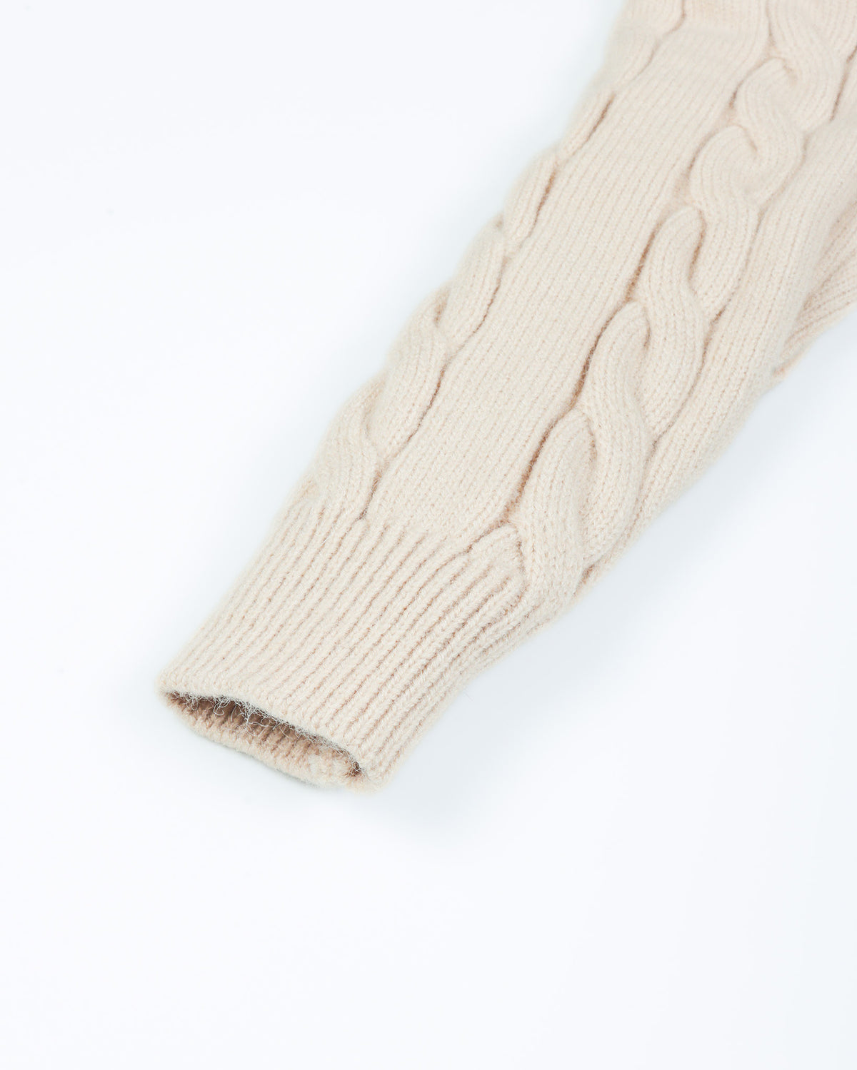 Cable Kint Sweater Midi Dress With Sleeveless Vintage Fur Jacket