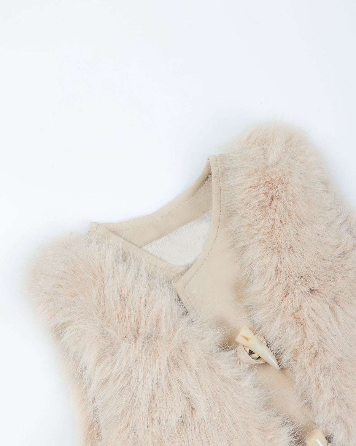 Cable Kint Sweater Midi Dress With Sleeveless Vintage Fur Jacket