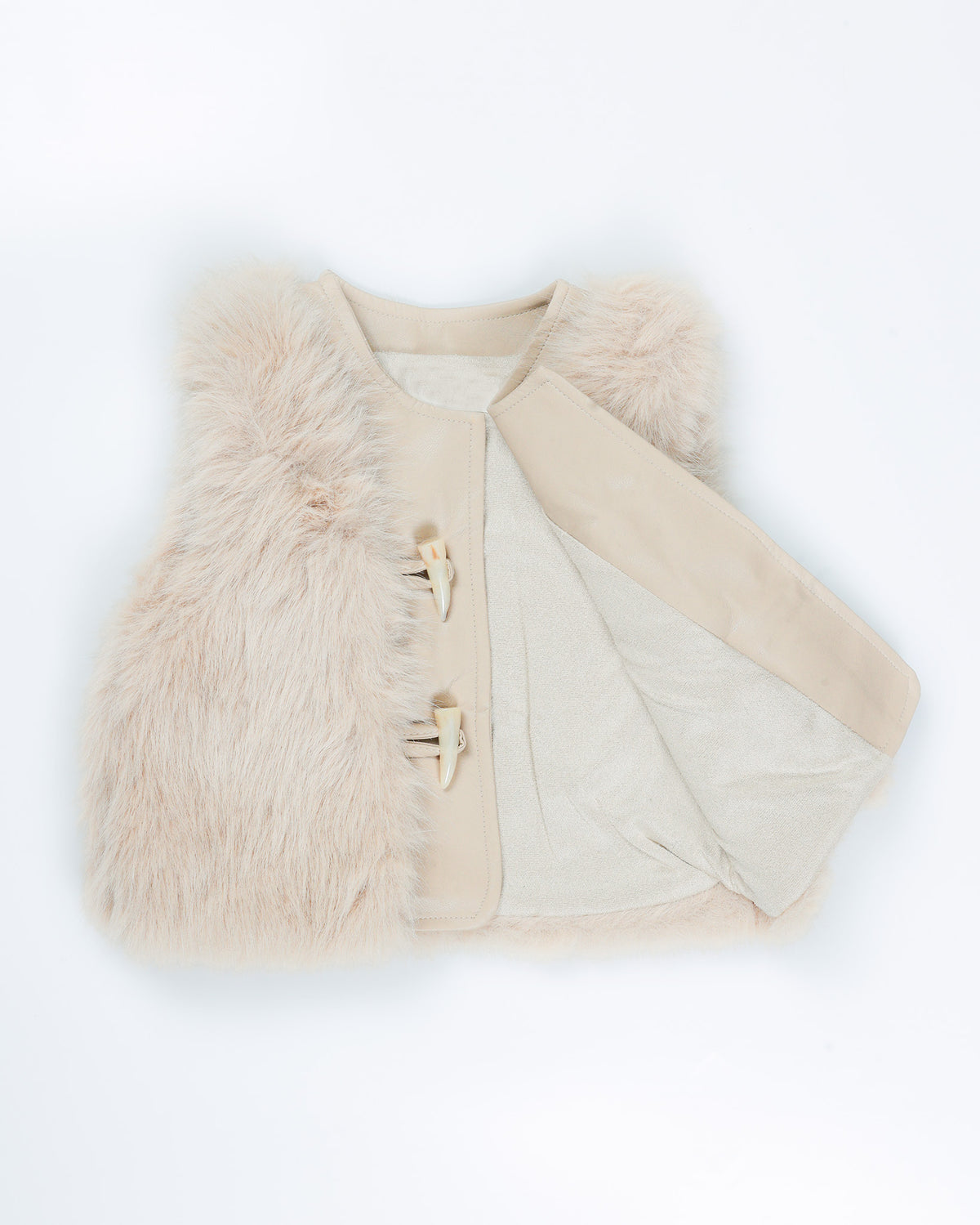 Cable Kint Sweater Midi Dress With Sleeveless Vintage Fur Jacket