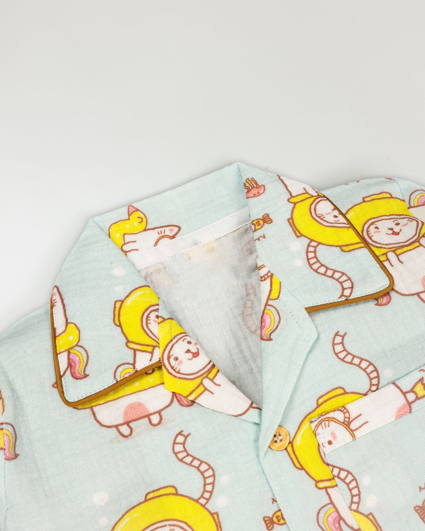 Swimming Cat Printed Crinkled Muslin Night Suit