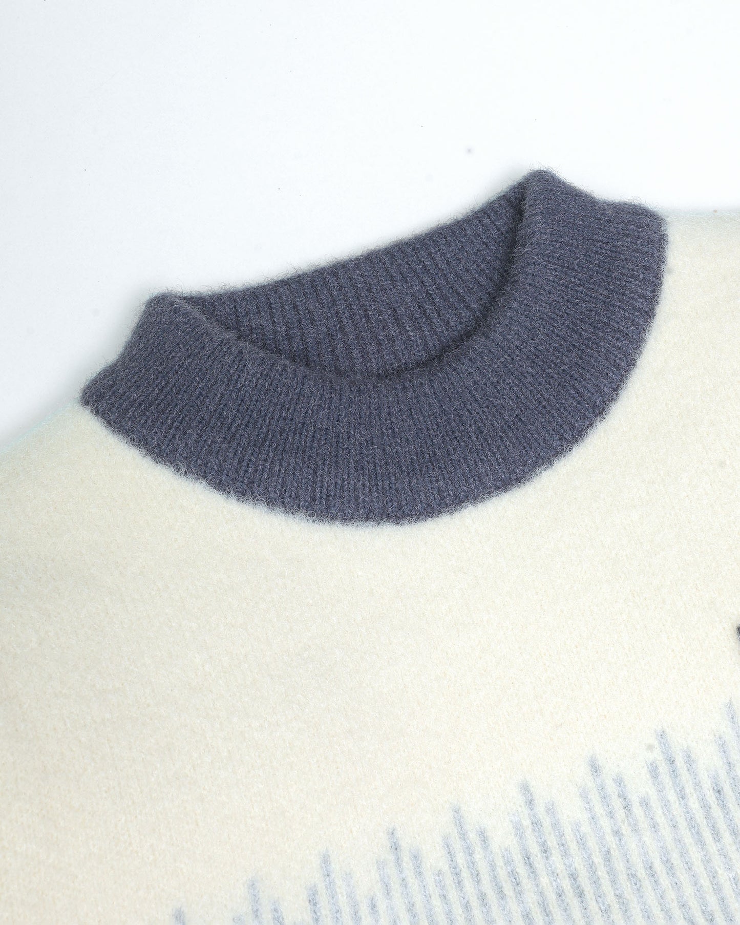 Stylish Fine Line Design Sweater