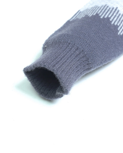 Stylish Fine Line Design Sweater