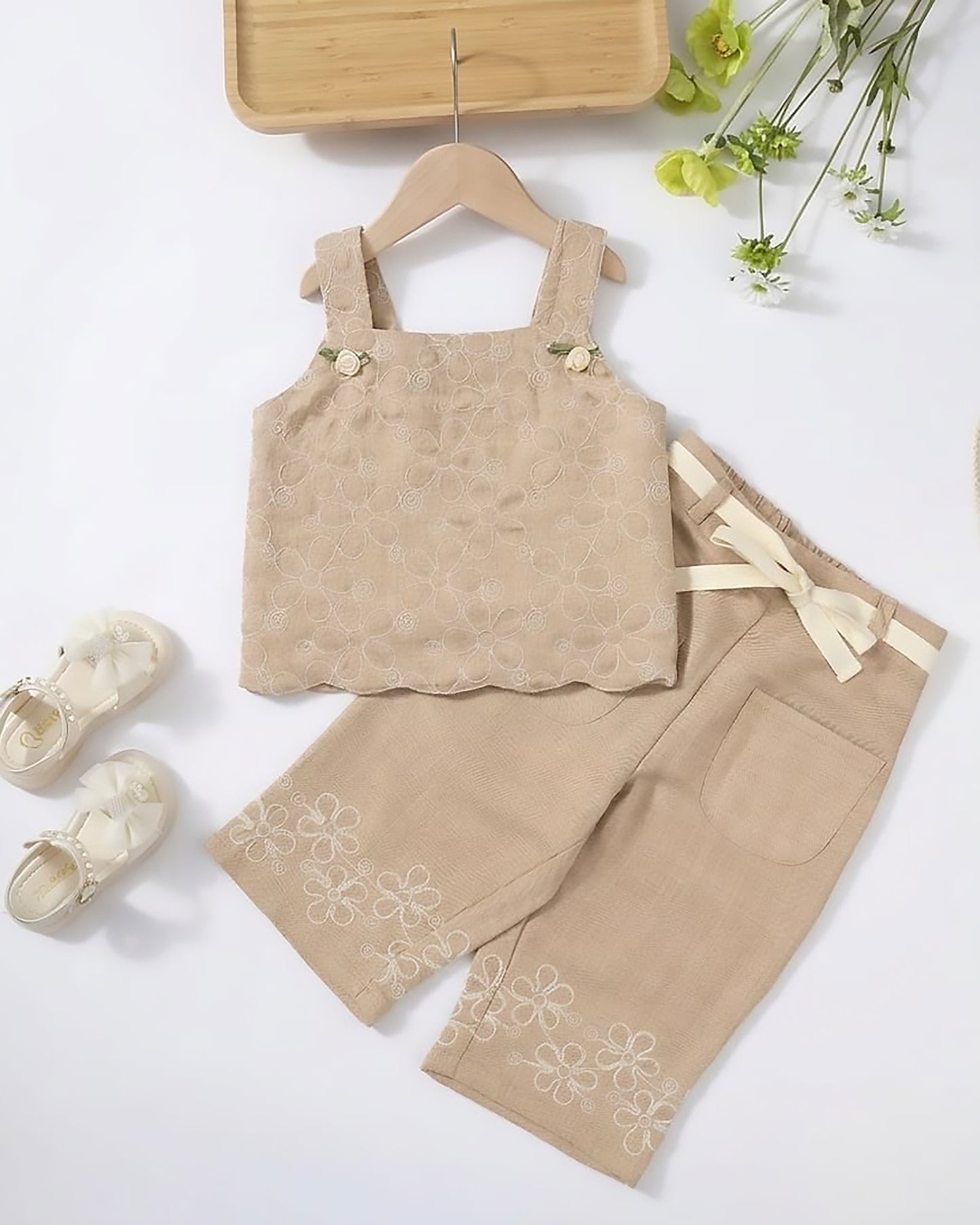 Linen Flower Embroidered Crop Top & 3/4 Pants