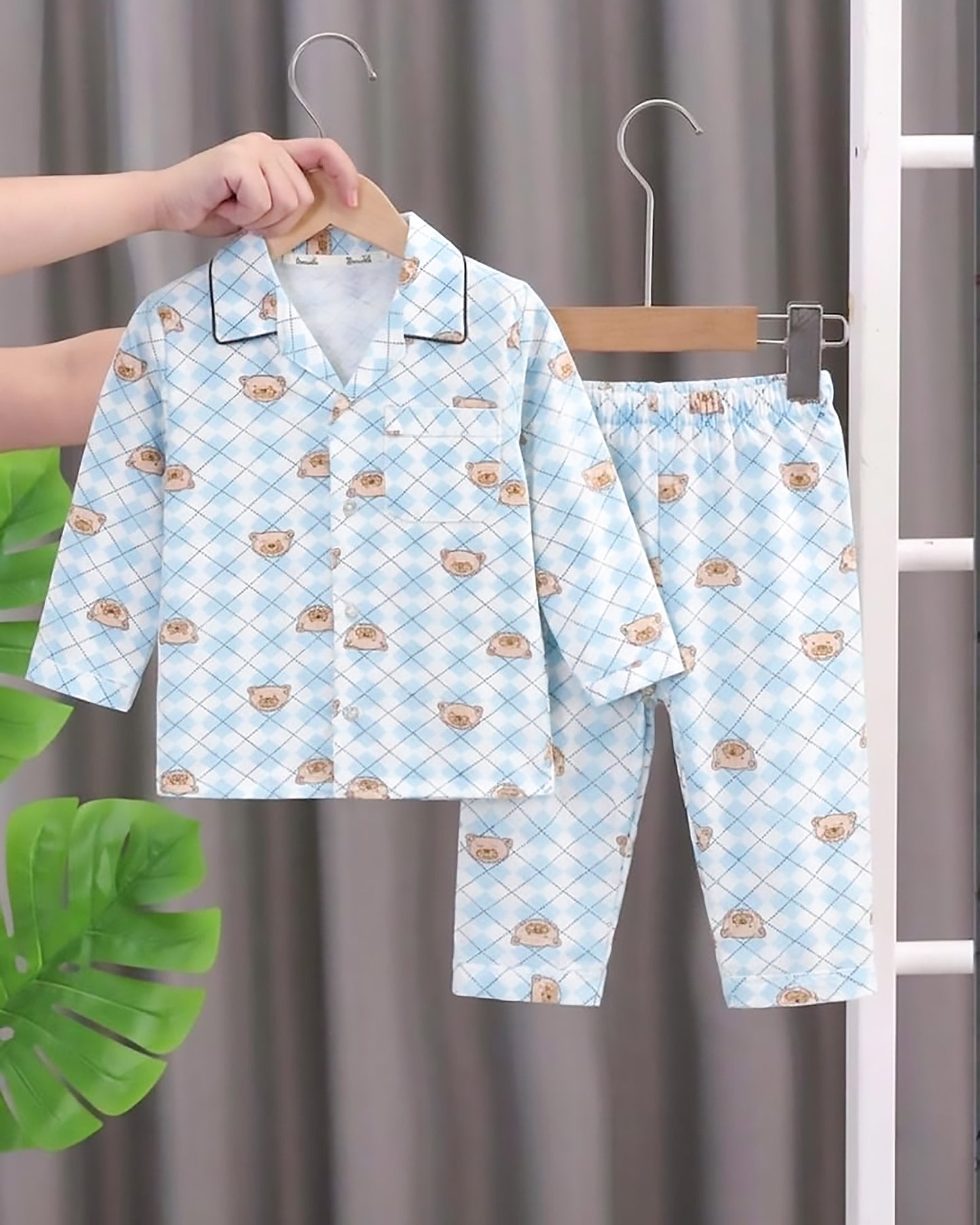 BEAR CHECK PRINTED HOSIERY NIGHT SUIT
