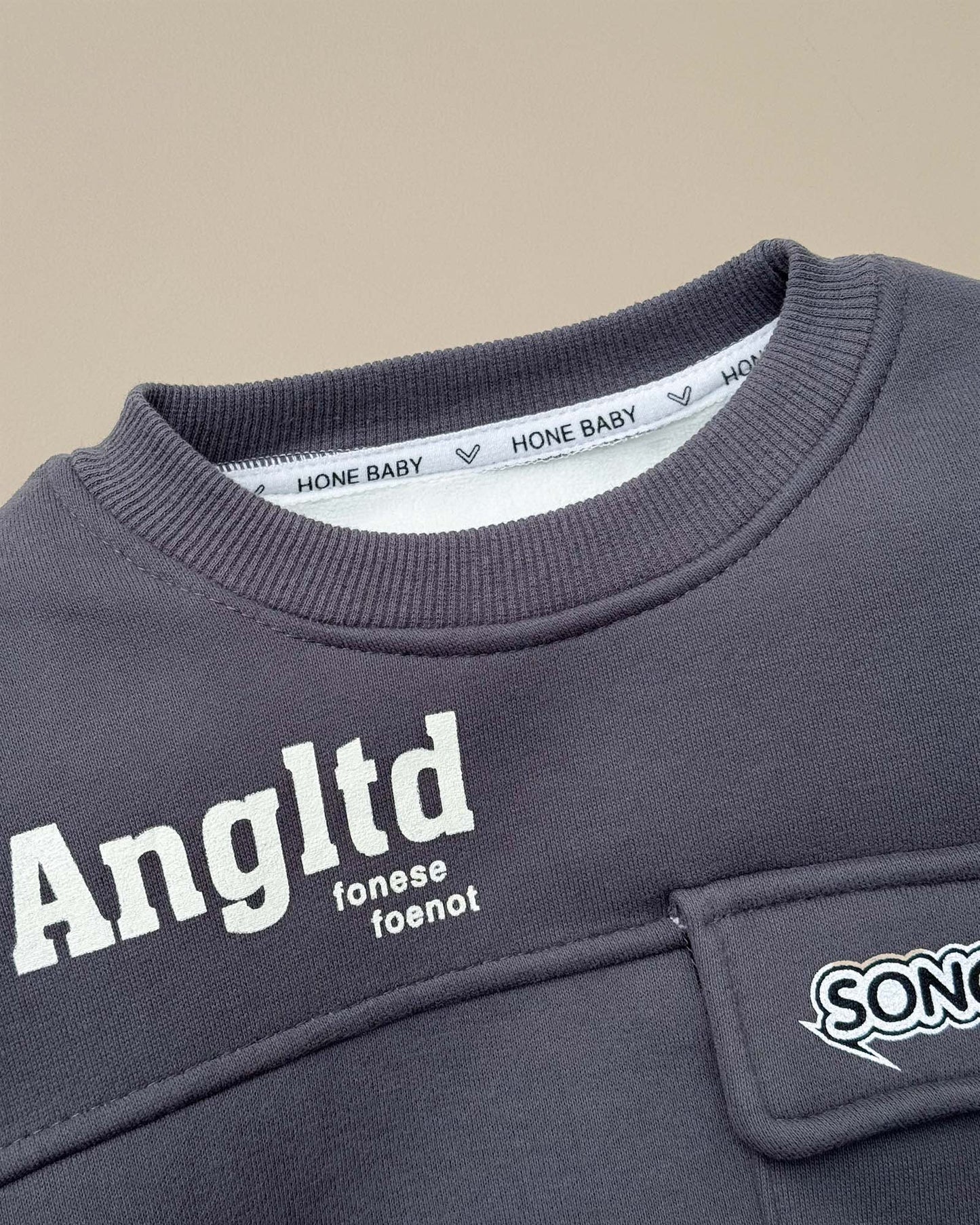 Fleeced Sweatshirt With Pocket Detail